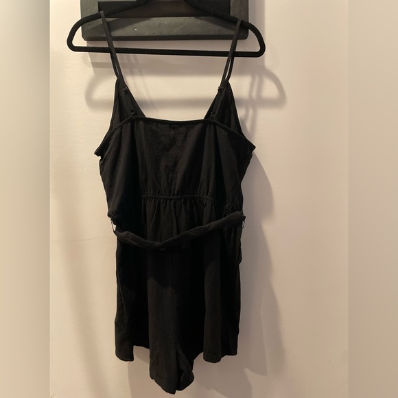 Black shorts romper with belt - Picture 2 of 4